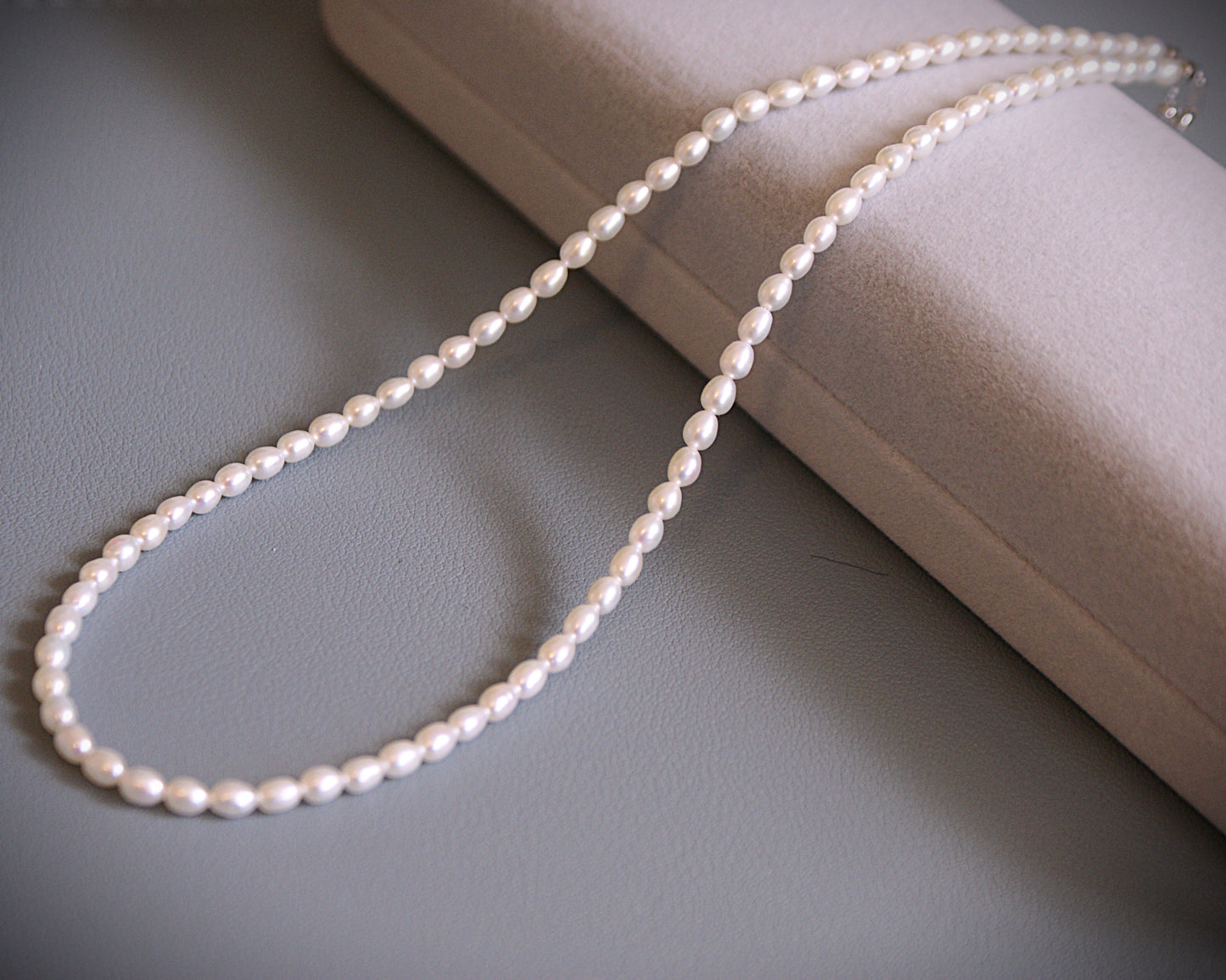 Freshwater Rice Pearl Necklace 3.5-4mm (length: 40cm+5cm) (PN0002)