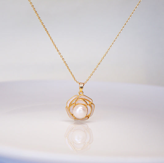 Freshwater Pearl Floral 14K Gold-Plated Necklace 8-9mm [Length: 45cm adjustable] (PN0016)