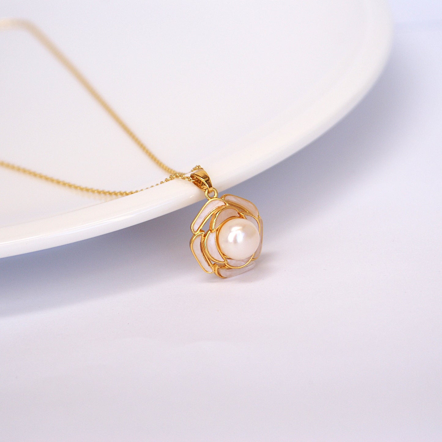 Freshwater Pearl Floral 14K Gold-Plated Necklace 8-9mm [Length: 45cm adjustable] (PN0016)