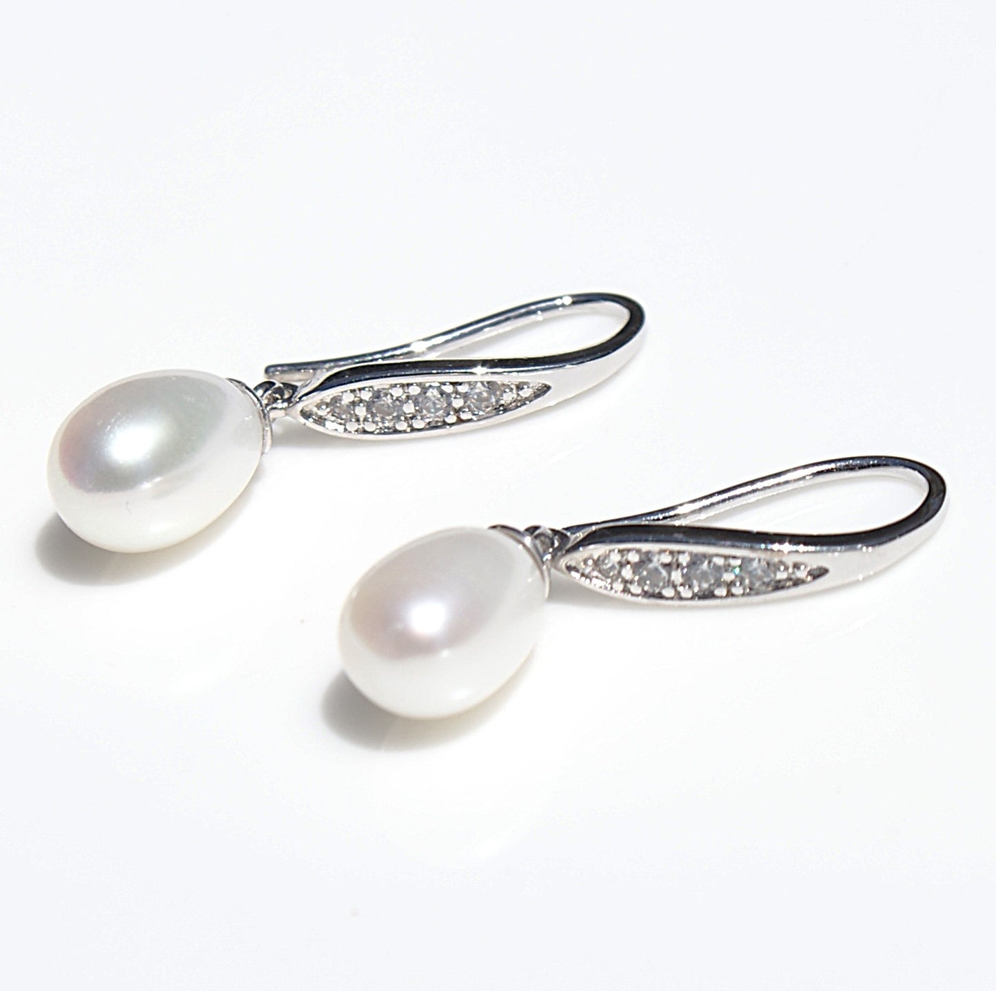 High-Luster Freshwater Teardrop Pearl Earrings (PE0009)