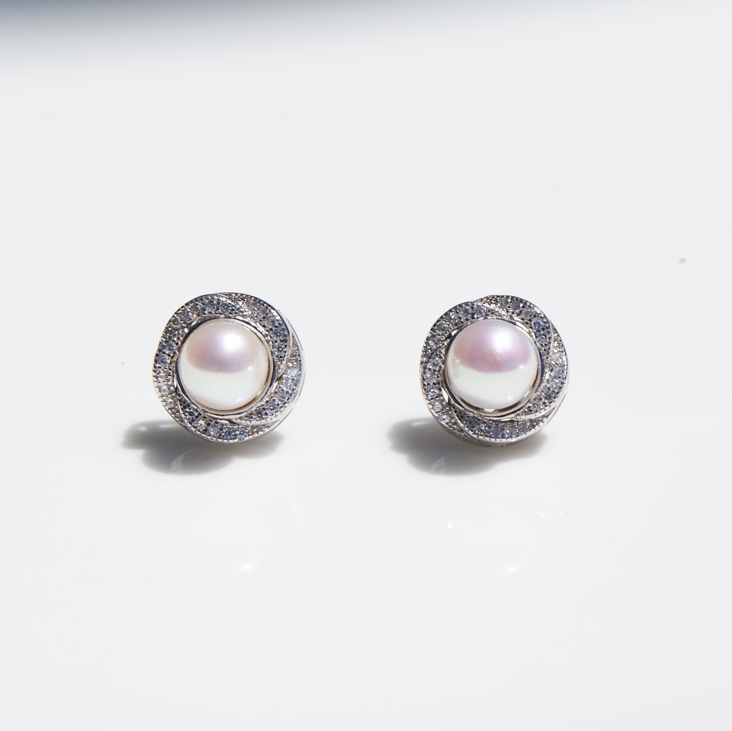 Luminous Halo Pearl Studs 7-8mm (PE0010)