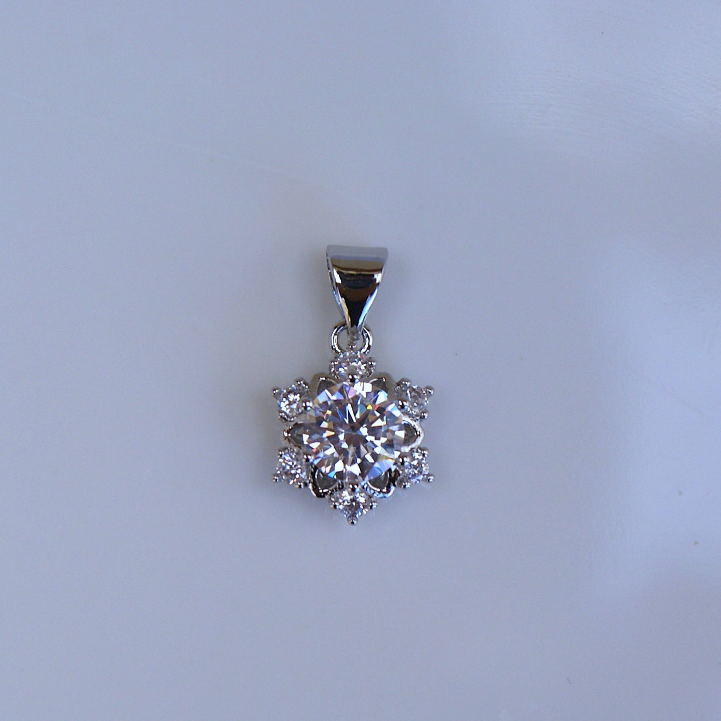 Snowflake Pendant 2ct Zircon Necklace (FN0021)